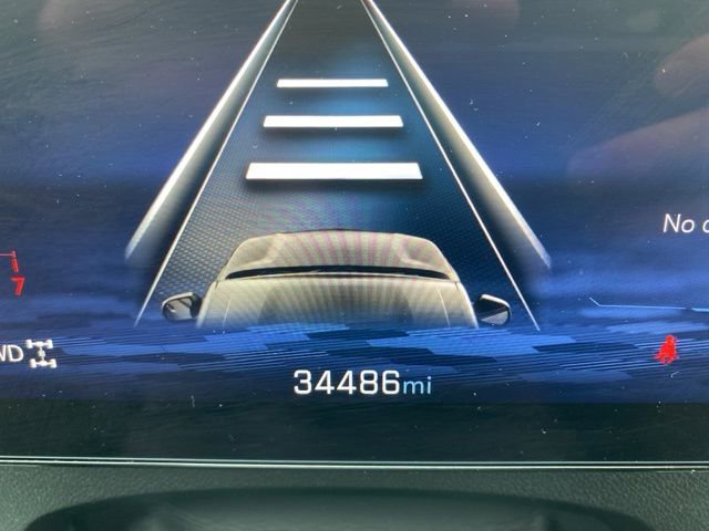 Used 2025 Chevrolet Traverse LT image 2