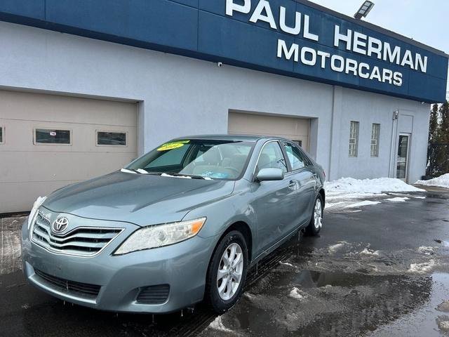 Used 2011 Toyota Camry LE image 2