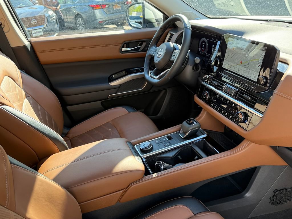 Used 2024 Nissan Pathfinder Platinum w/ Cargo Package AWD/4WD image 26