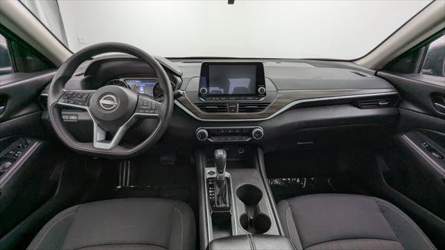 Used 2025 Nissan Altima 2.5 SV FWD image 24