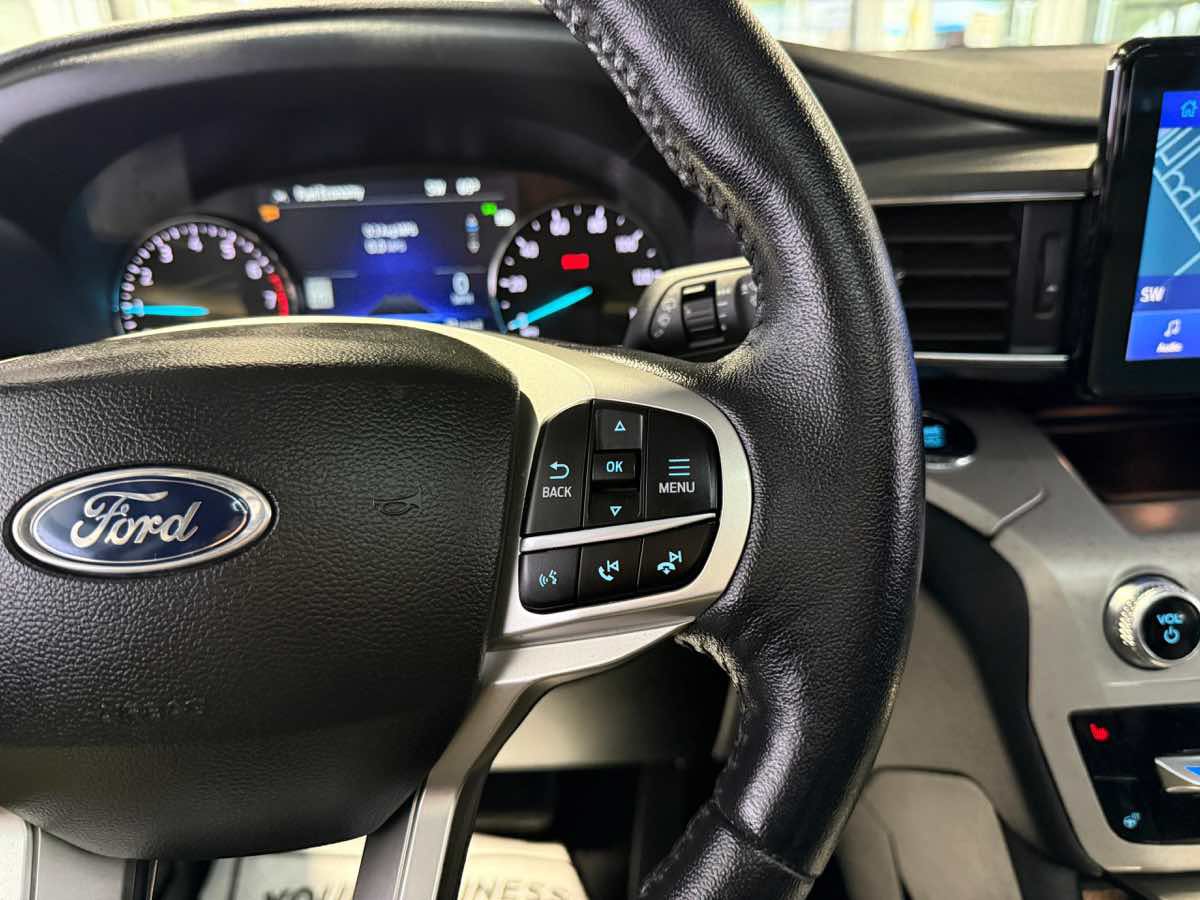 Used 2023 Ford Explorer XLT w/ Equipment Group 202A AWD/4WD image 10
