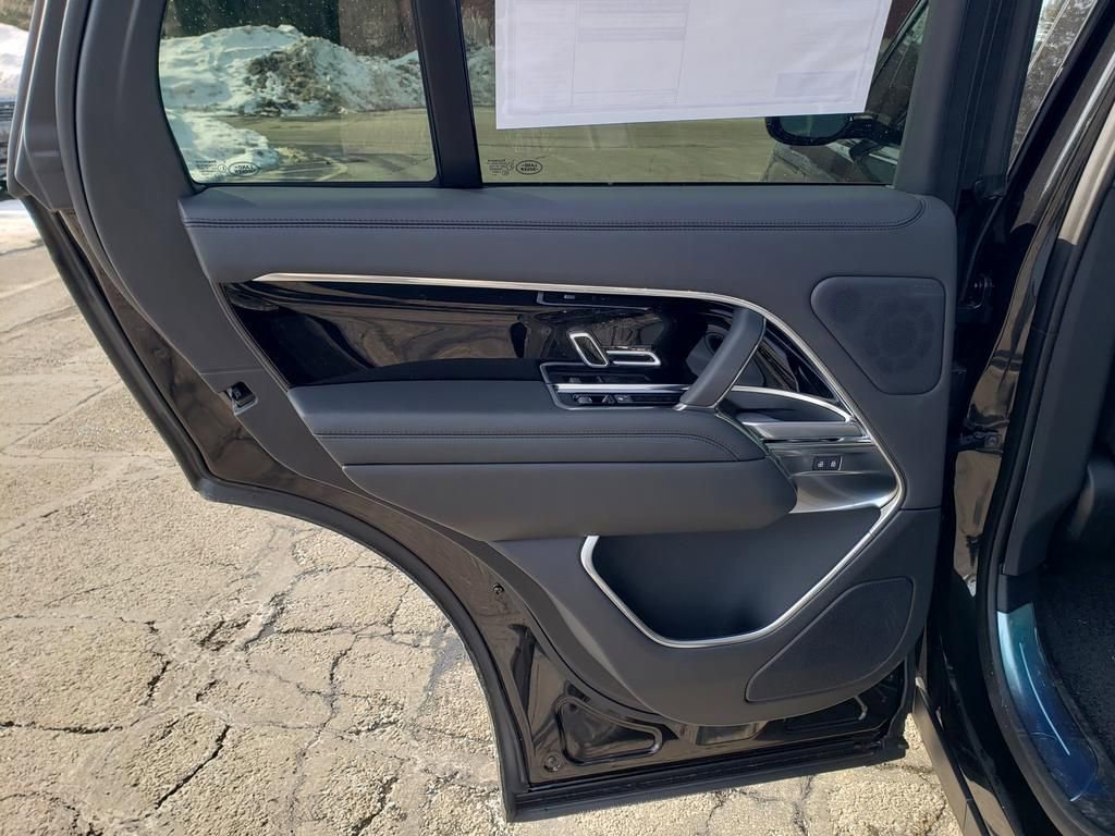 New 2026 Land Rover Range Rover SE image 12