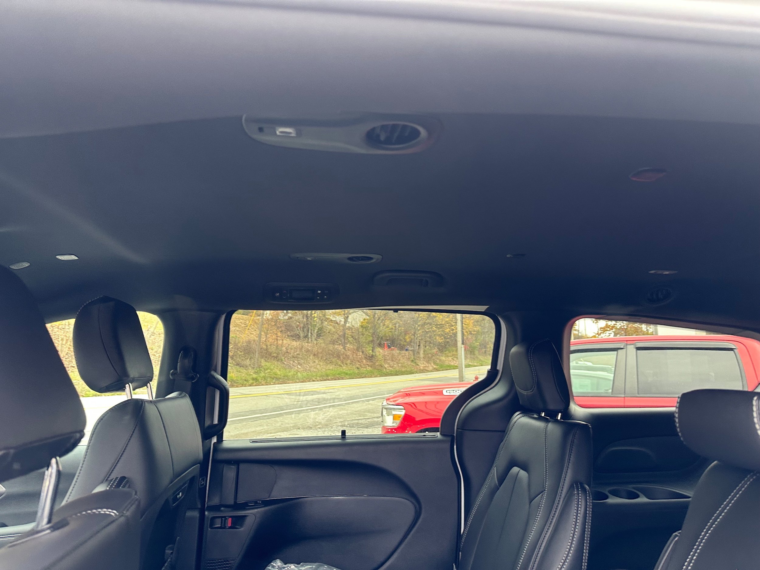 New 2026 Chrysler Pacifica Select AWD/4WD image 29
