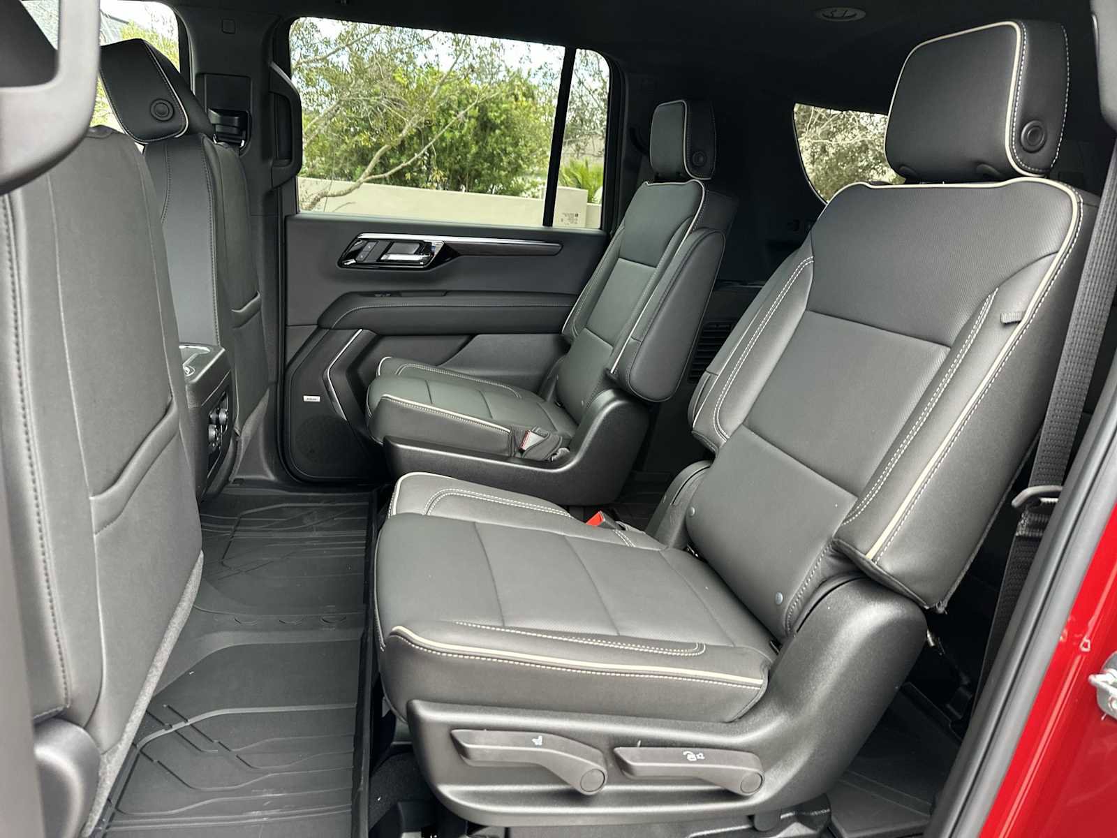 New 2026 Chevrolet Suburban Premier image 17