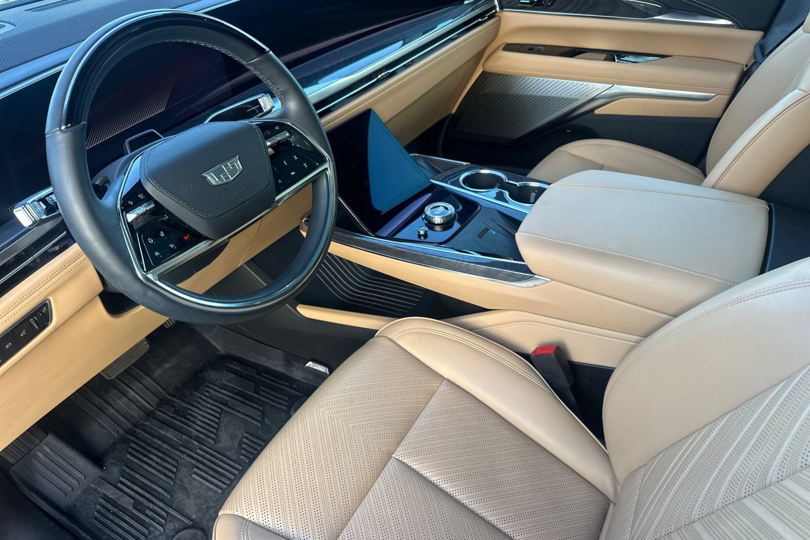 Certified 2026 Cadillac Escalade IQ Luxury 2 w/ LPO, Etrunk Organizer Package AWD/4WD image 10
