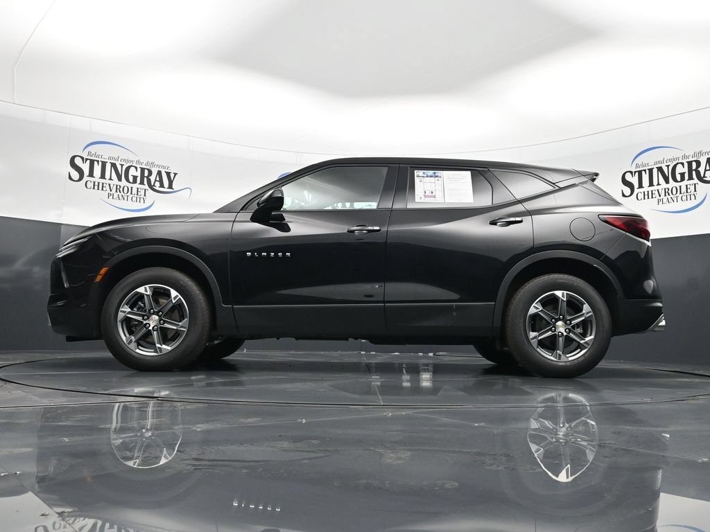Used 2025 Chevrolet Blazer LT AWD/4WD image 32