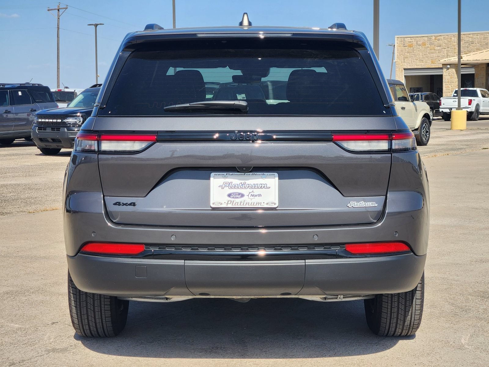 Used 2025 Jeep Grand Cherokee Altitude AWD/4WD image 8