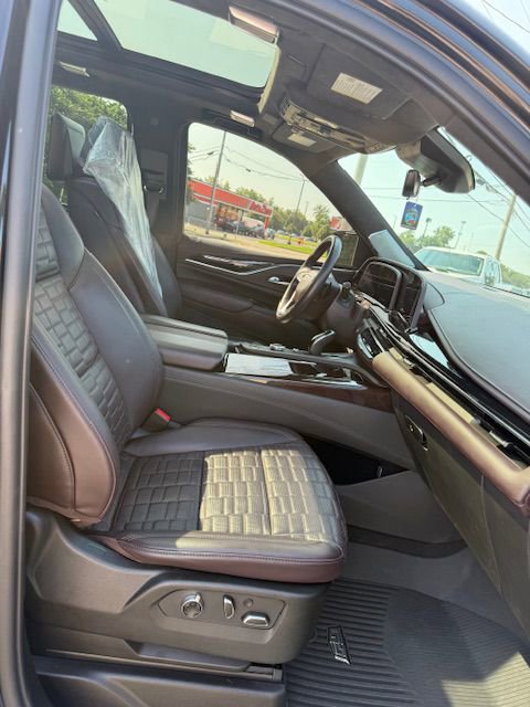 Used 2022 Cadillac Escalade ESV Sport Platinum w/ LPO, ONYX Package image 21