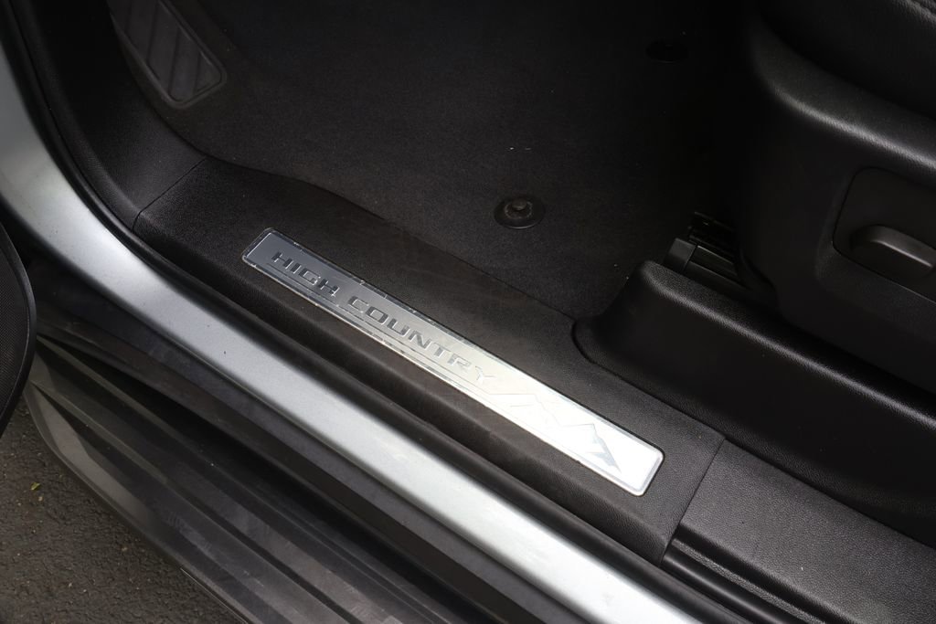 Used 2024 Chevrolet Suburban High Country w/ Max Trailering Package AWD/4WD image 40