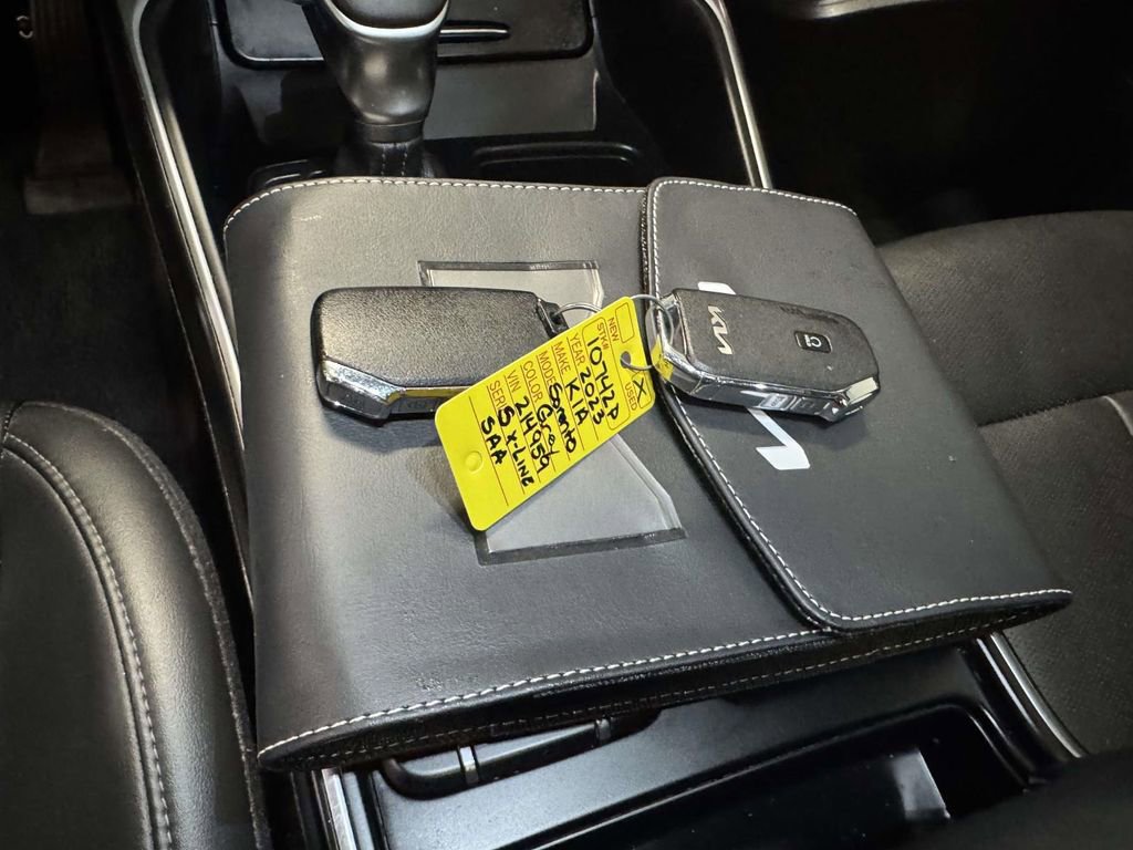 Used 2023 Kia Sorento S w/ Panoramic Sunroof Package AWD/4WD image 32