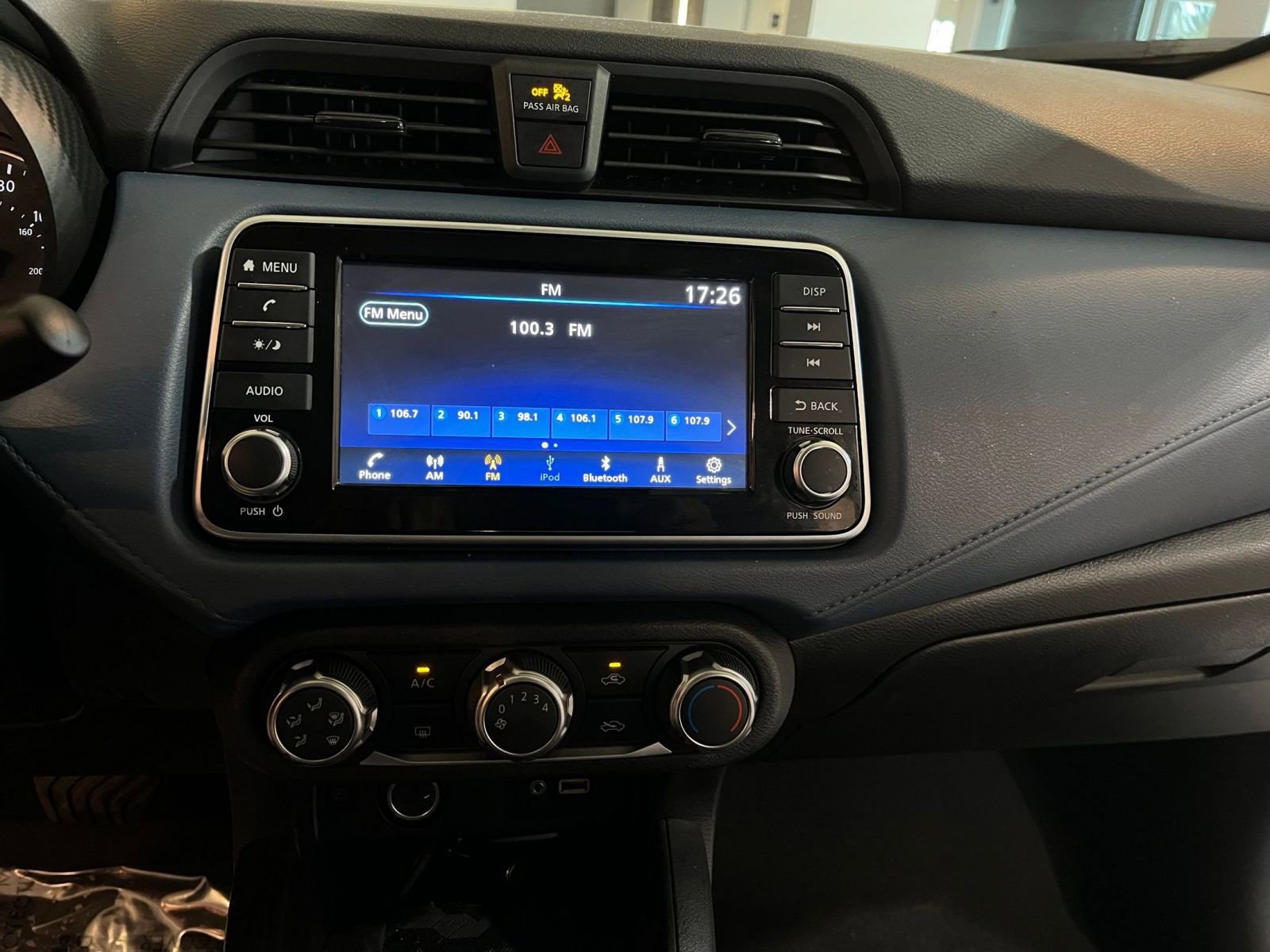 Used 2025 Nissan Versa SV image 17