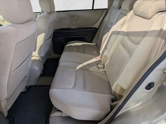 Used 2002 Toyota Highlander 2WD V6 w/ Convenience Pkg image 16