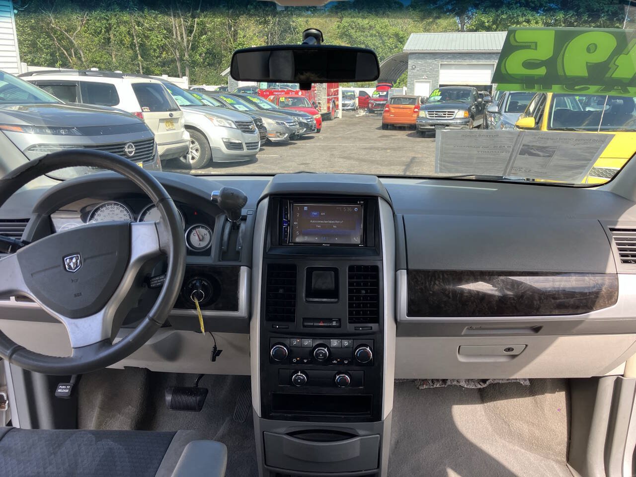 Used 2010 Dodge Grand Caravan SXT FWD image 19