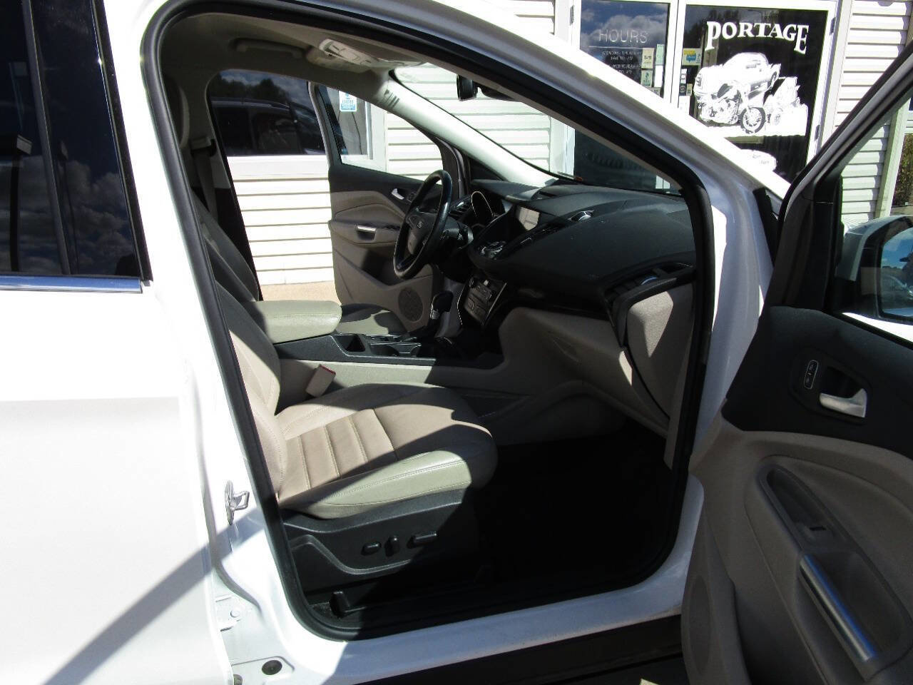 Used 2017 Ford Escape Titanium w/ Equipment Group 301A image 17