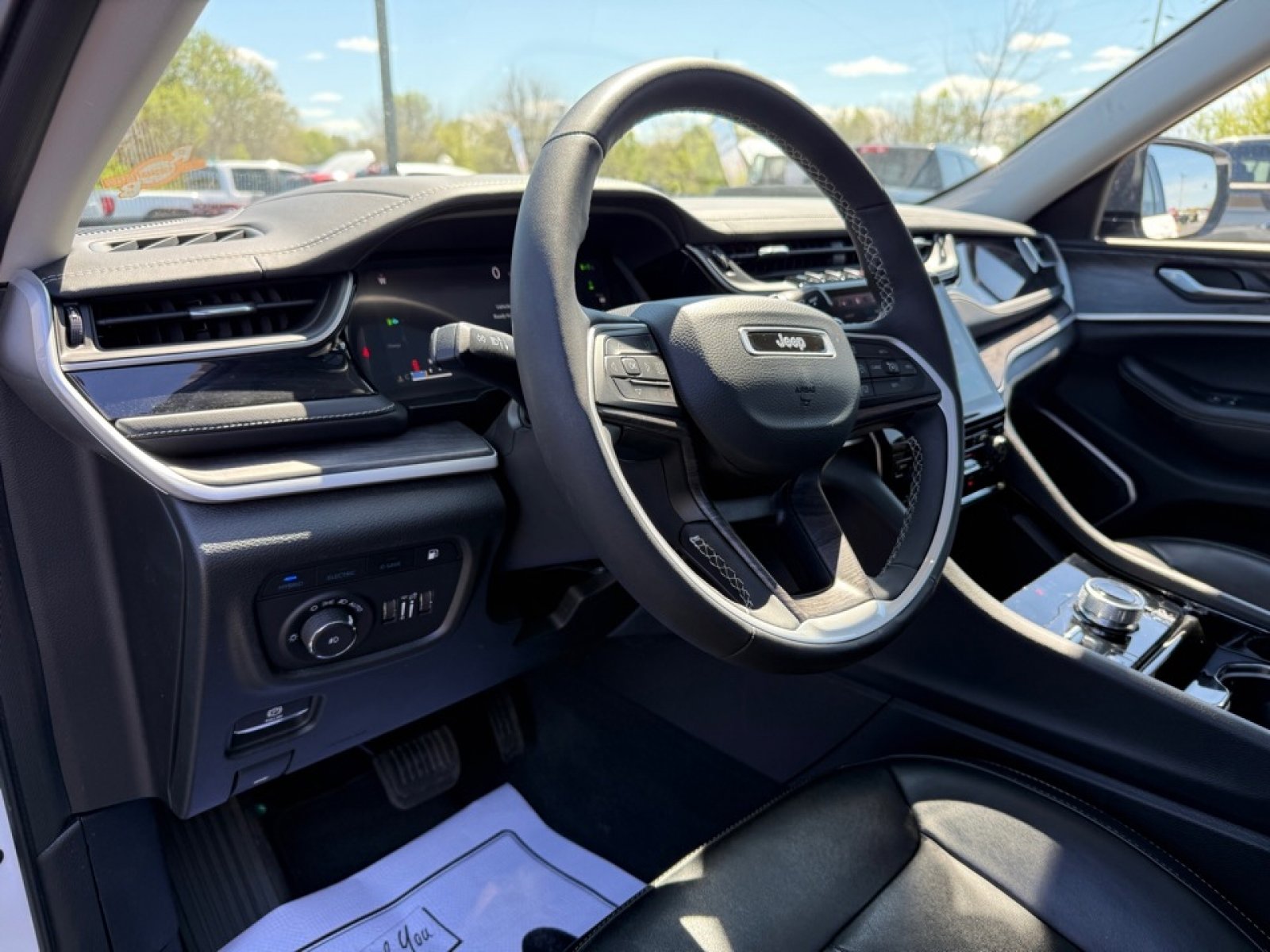 Used 2022 Jeep Grand Cherokee Limited image 16