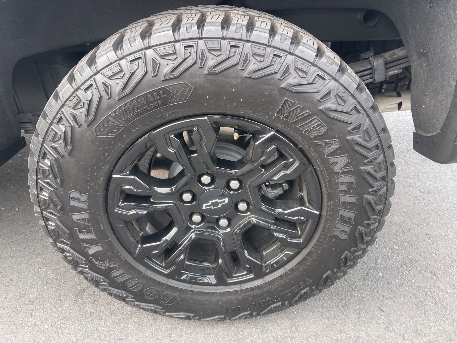 Used 2025 Chevrolet Silverado 1500 ZR2 w/ Technology Package image 3