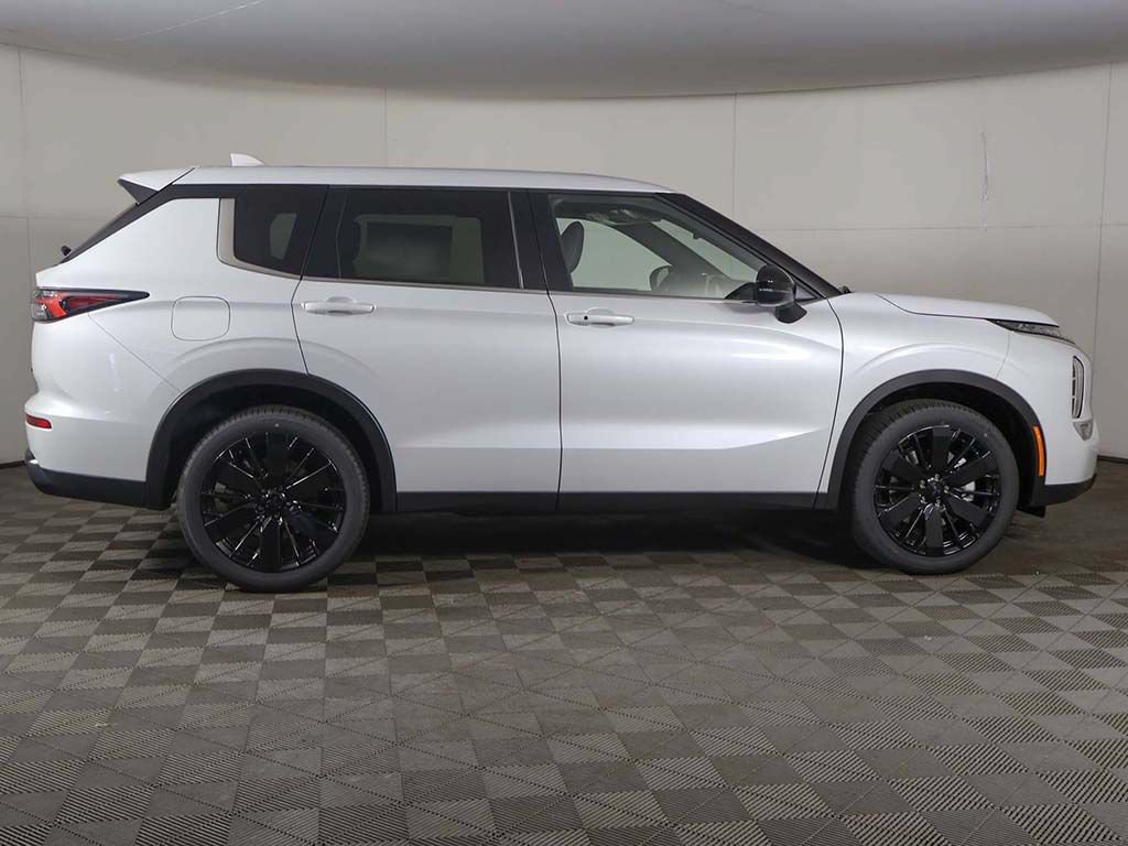 New 2026 Mitsubishi Outlander LE FWD image 18