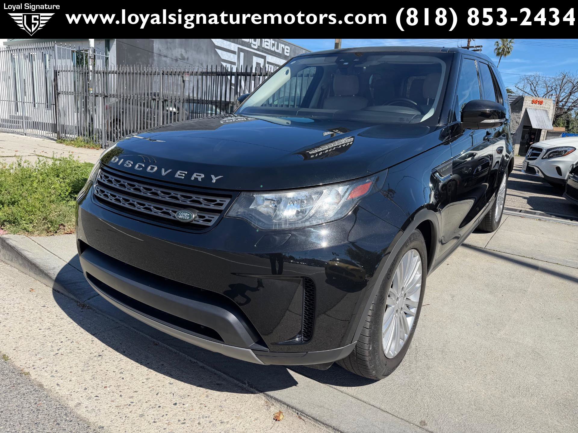 Used 2017 Land Rover Discovery SE image 3