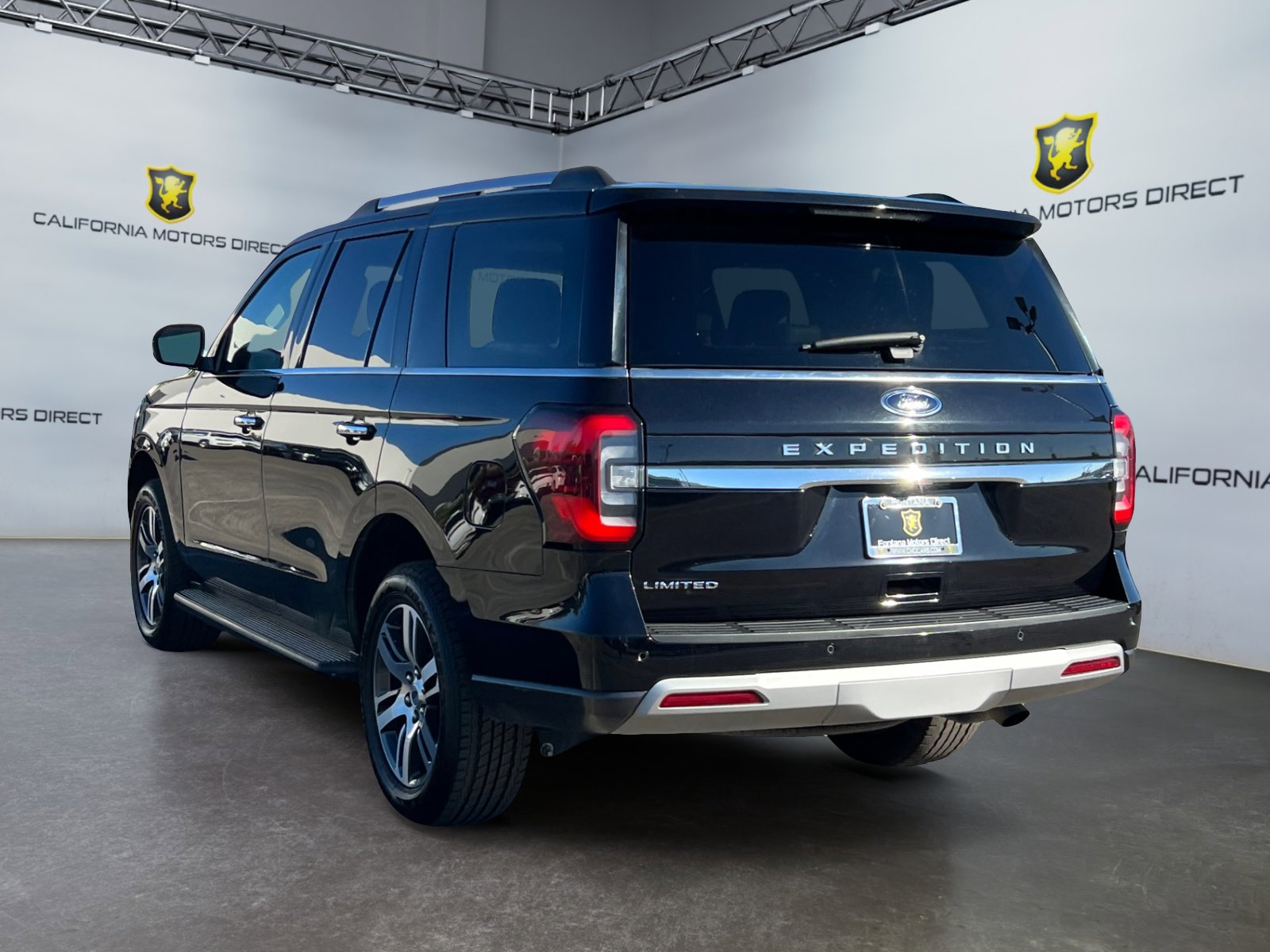 Used 2024 Ford Expedition Limited image 3
