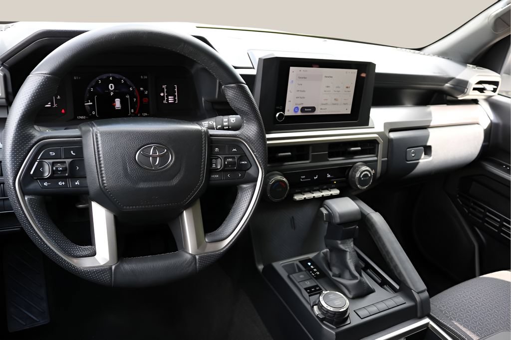 Used 2025 Toyota 4Runner SR5 AWD/4WD image 11