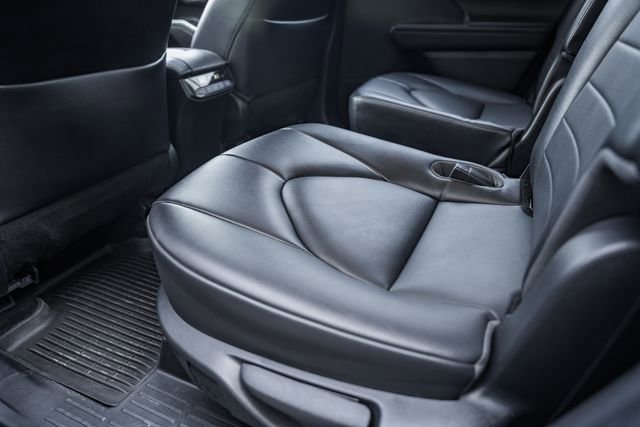 Used 2022 Toyota Highlander XLE image 38
