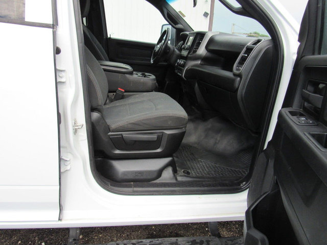 Used 2024 RAM 3500 Tradesman w/ Chrome Appearance Group AWD/4WD image 13