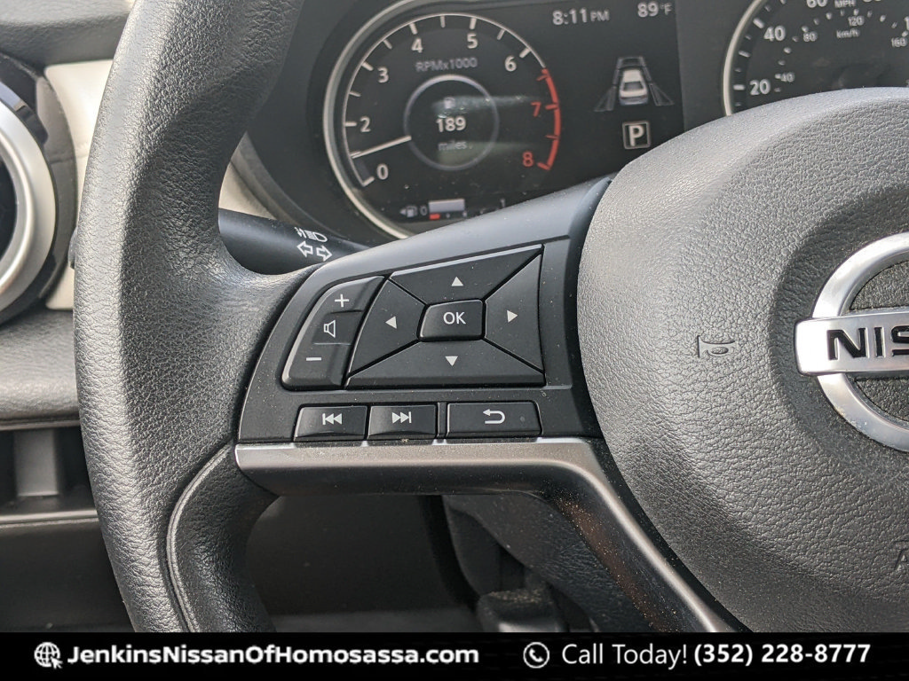 Used 2022 Nissan Versa SV FWD image 40