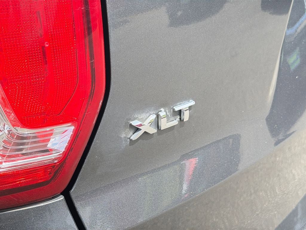 Used 2017 Ford Explorer XLT w/ Equipment Group 202A AWD/4WD image 36