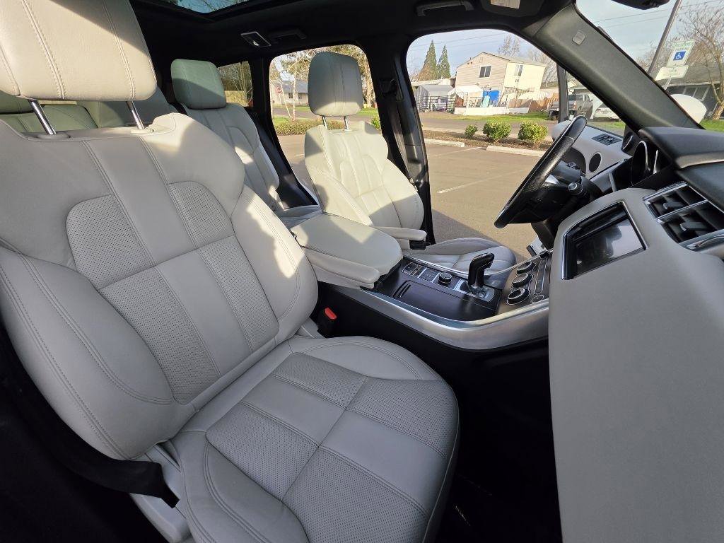 Used 2016 Land Rover Range Rover Sport SE image 17