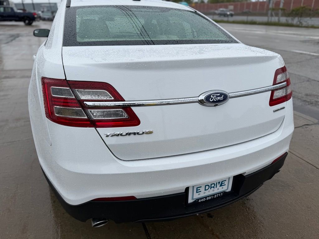 Used 2017 Ford Taurus SE FWD image 7
