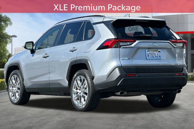 Used 2020 Toyota RAV4 XLE Premium FWD image 7