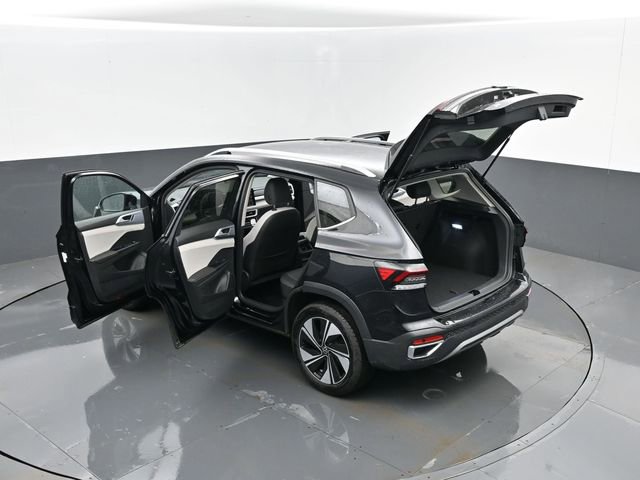 Used 2025 Volkswagen Taos SE image 26