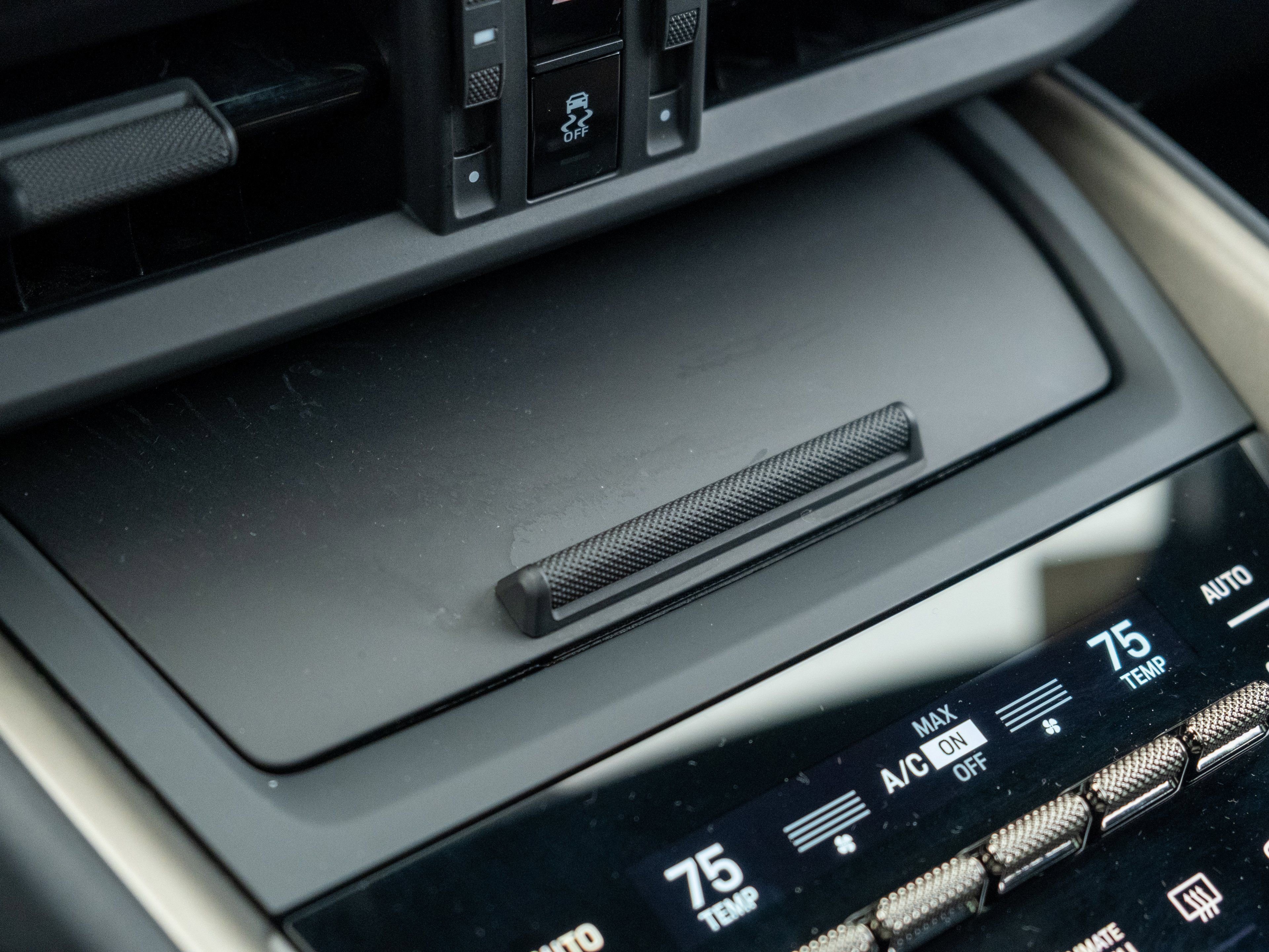 Certified 2025 Porsche Macan Turbo Electric image 30