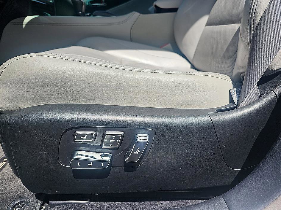 Used 2014 Lexus LS 460 w/ Comfort Package image 15