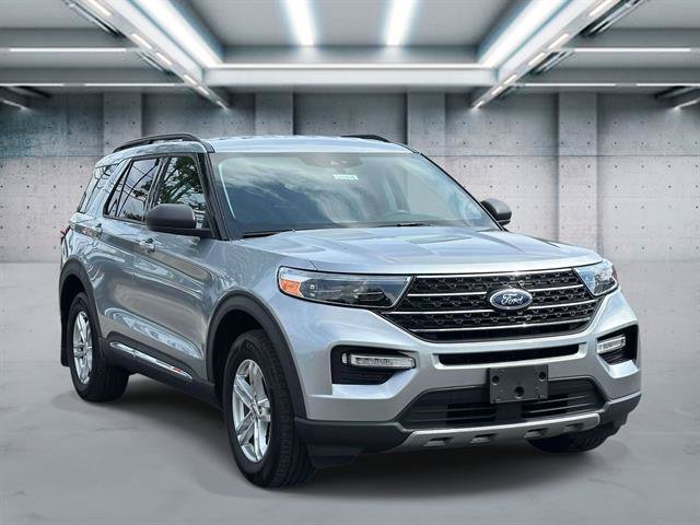 Used 2023 Ford Explorer XLT w/ Equipment Group 202A AWD/4WD image 2
