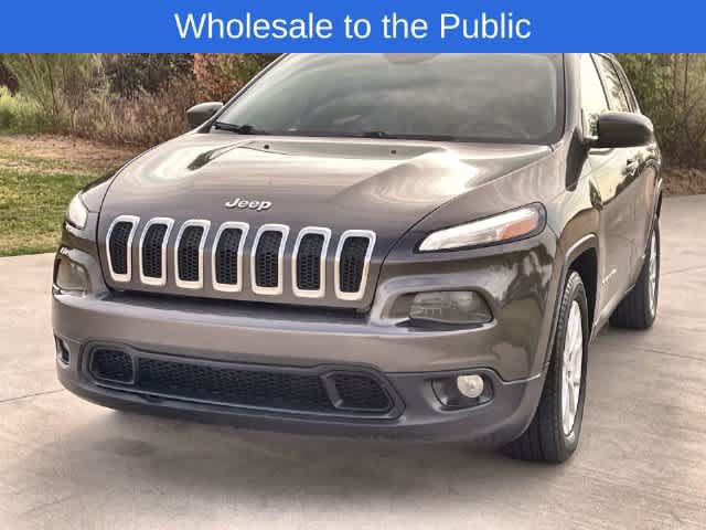 Used 2015 Jeep Cherokee Latitude w/ Comfort/Convenience Group FWD image 2