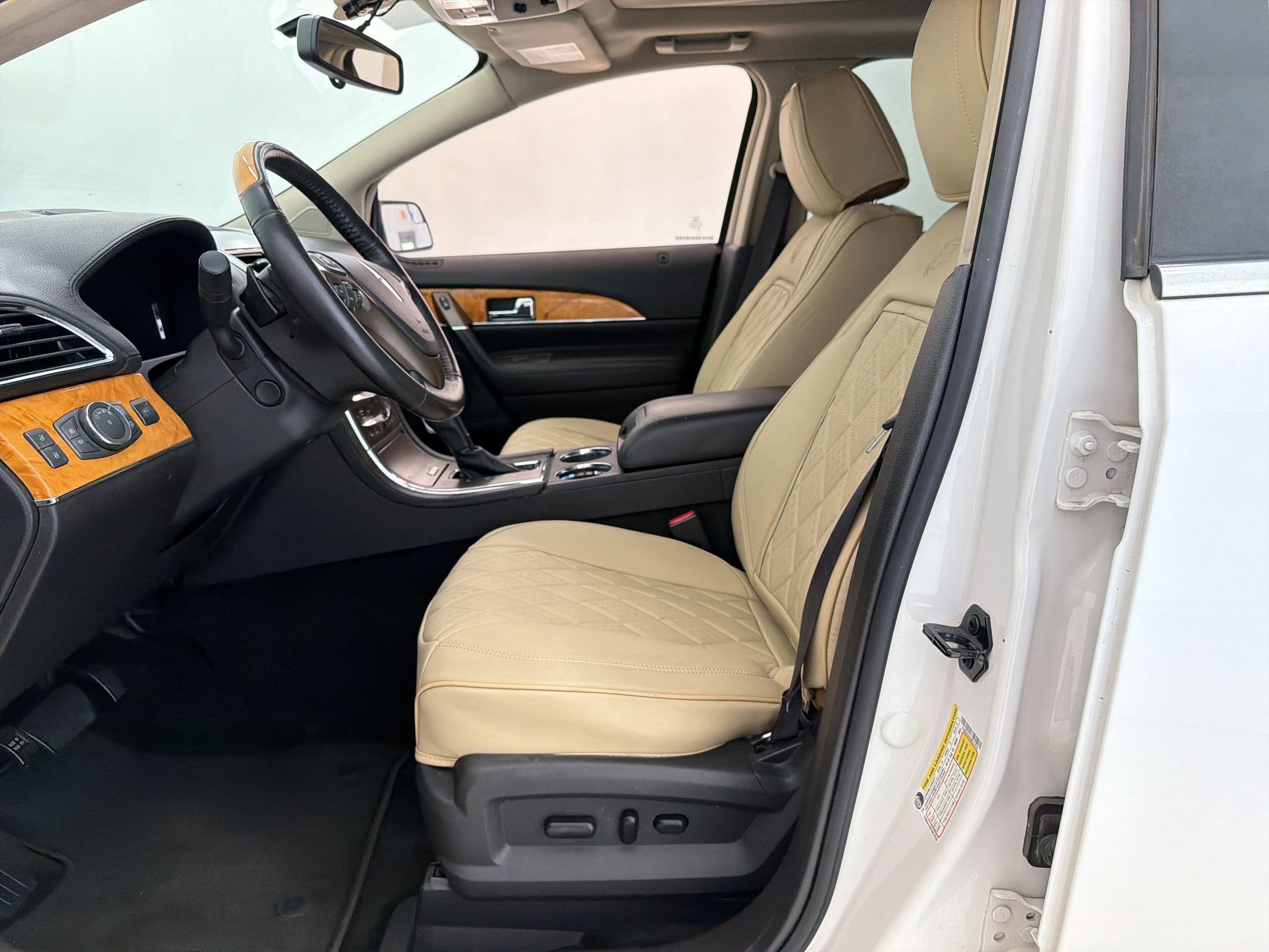 Used 2013 Lincoln MKX FWD image 5