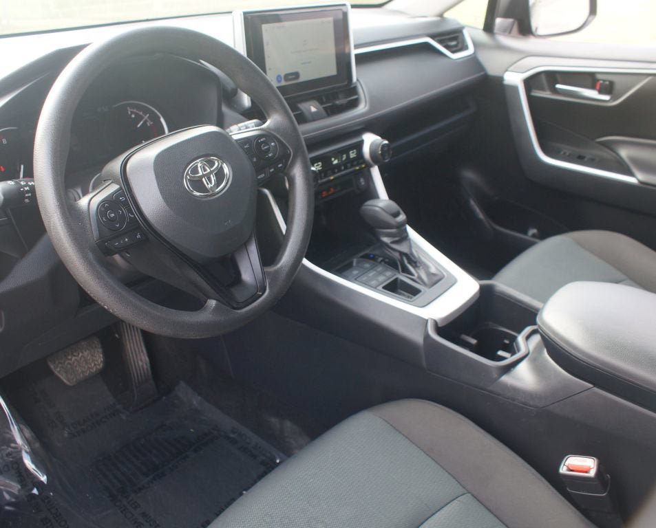 Used 2025 Toyota RAV4 XLE AWD/4WD image 13