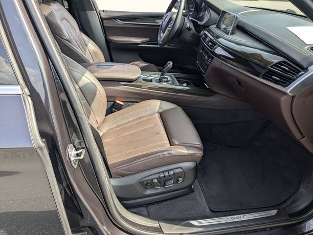 Used 2017 BMW X5 xDrive50i AWD/4WD image 31
