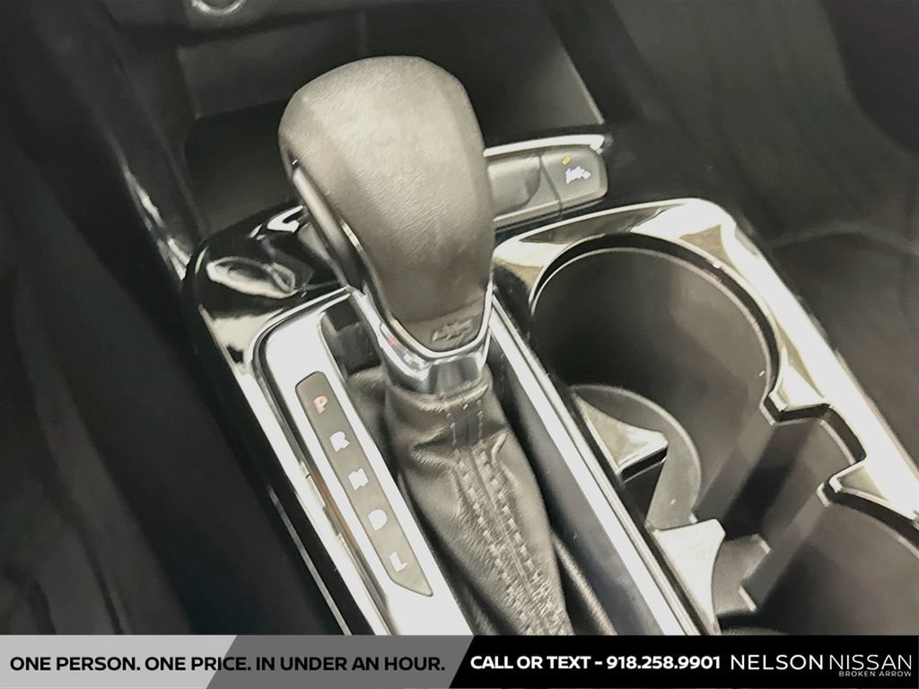 Used 2025 Chevrolet Trax LT w/ Driver Confidence Package FWD image 17