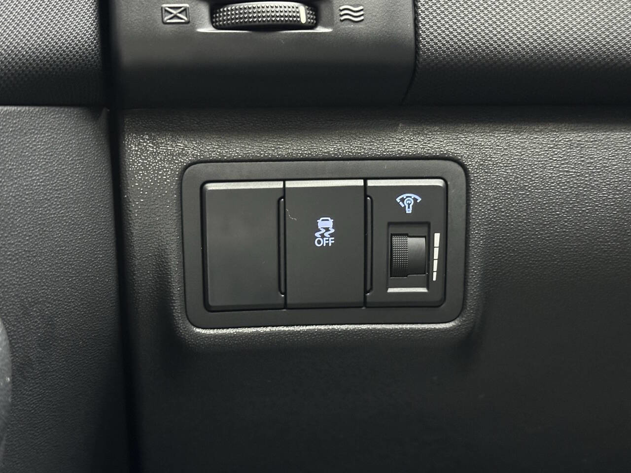 Used 2012 Hyundai Elantra image 25