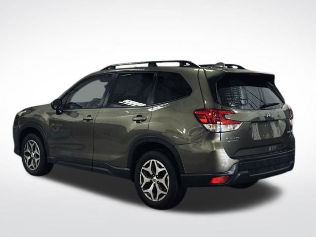 Used 2023 Subaru Forester Premium image 9