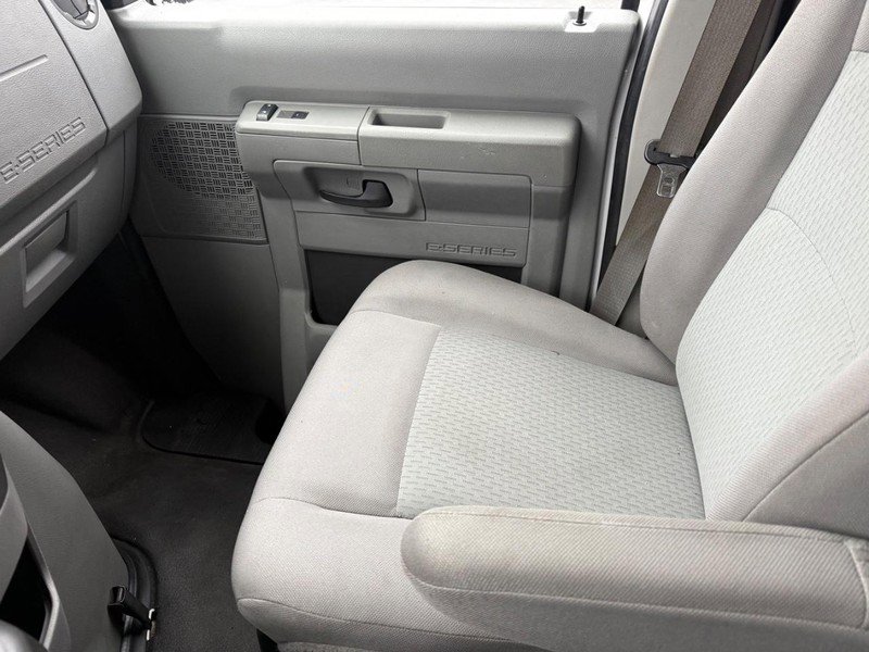 Used 2014 Ford E-350 and Econoline 350 XLT image 24