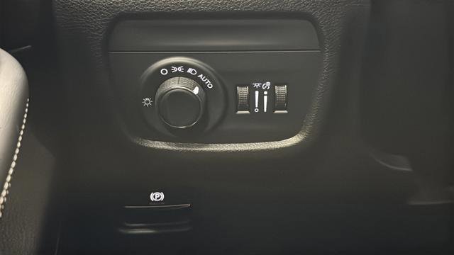 New 2026 Jeep Grand Cherokee Altitude AWD/4WD image 29