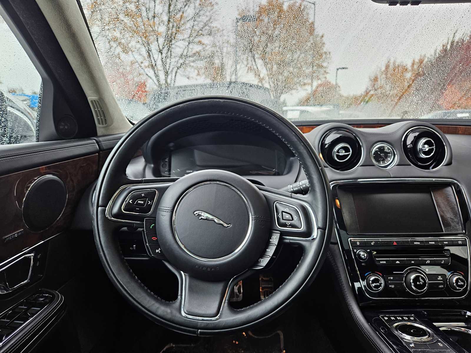 Used 2015 Jaguar XJ L Portfolio image 40