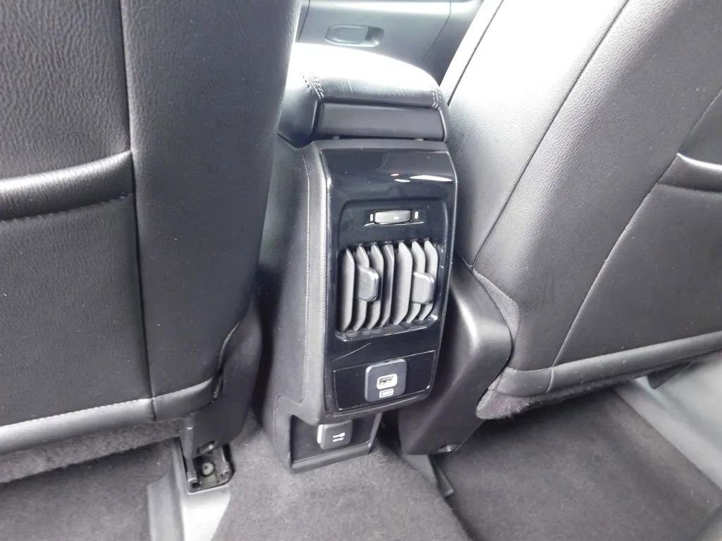 Used 2023 Jeep Compass Limited image 12