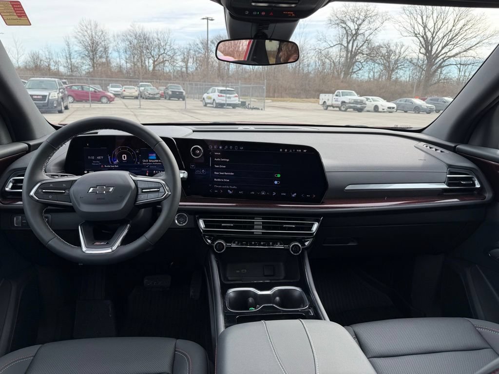 Used 2025 Chevrolet Traverse Z71 w/ Driver Confidence Package AWD/4WD image 8