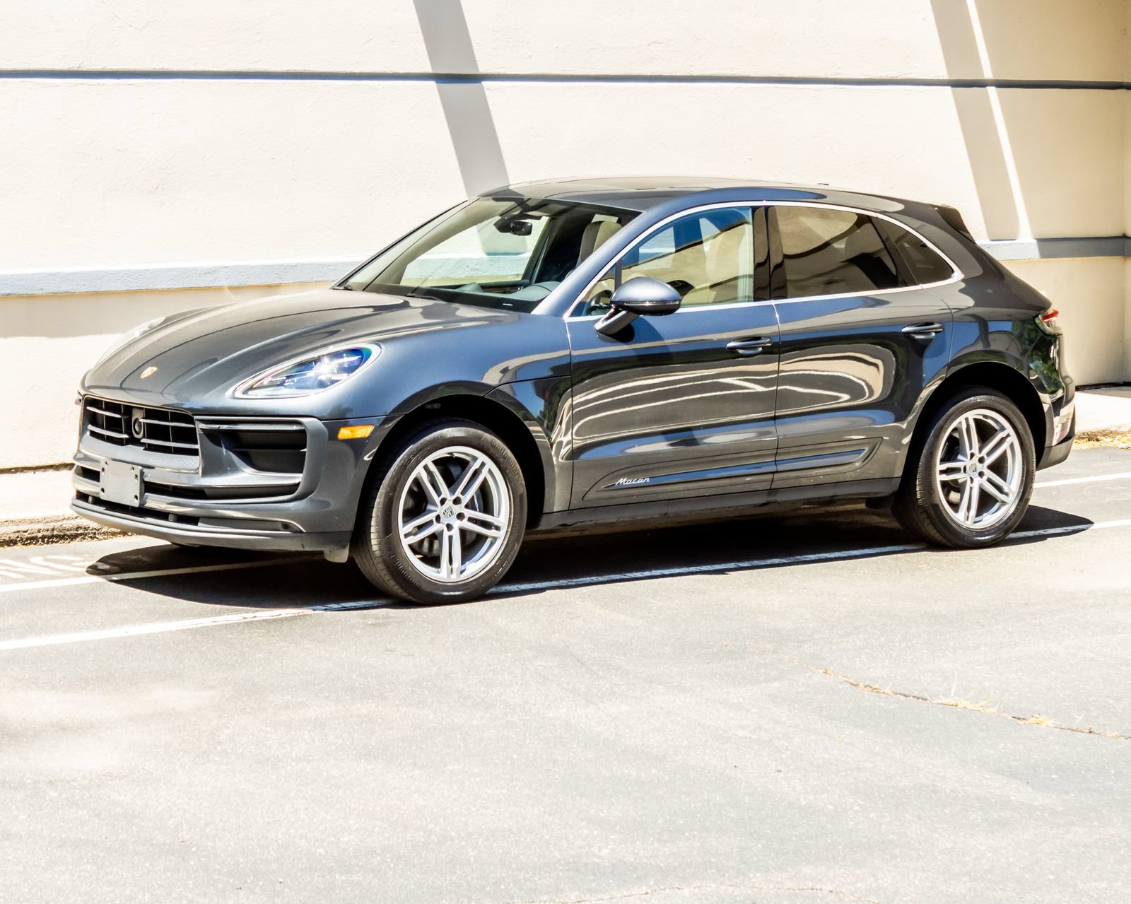 Used 2023 Porsche Macan AWD/4WD image 3