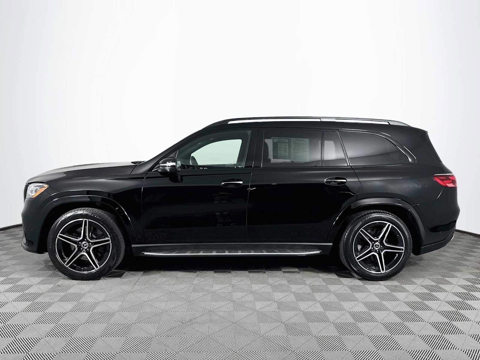Used 2024 Mercedes-Benz GLS 450 4MATIC image 8