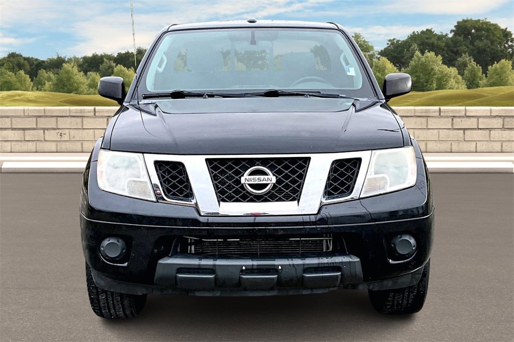 Used 2015 Nissan Frontier SV image 3